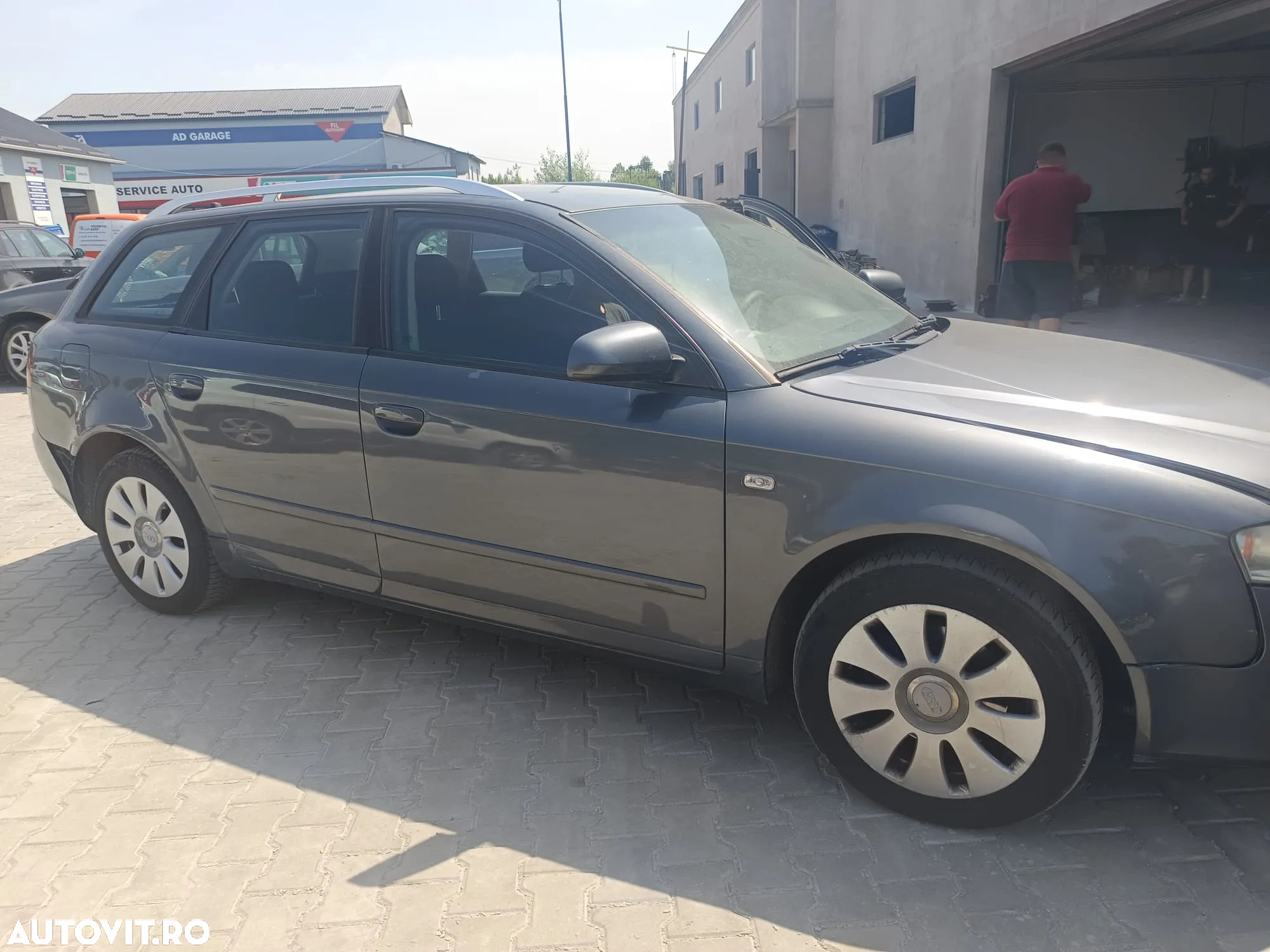 Dezmembram Audi A4 B7 combi Cod motor: BLB - 2