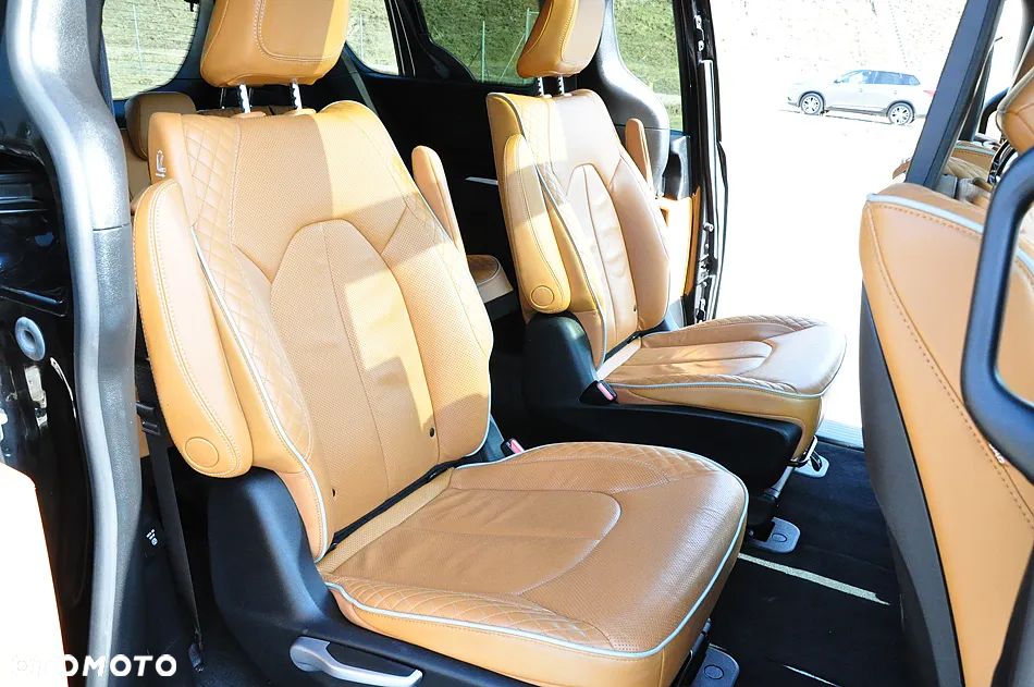 Chrysler Pacifica - 20