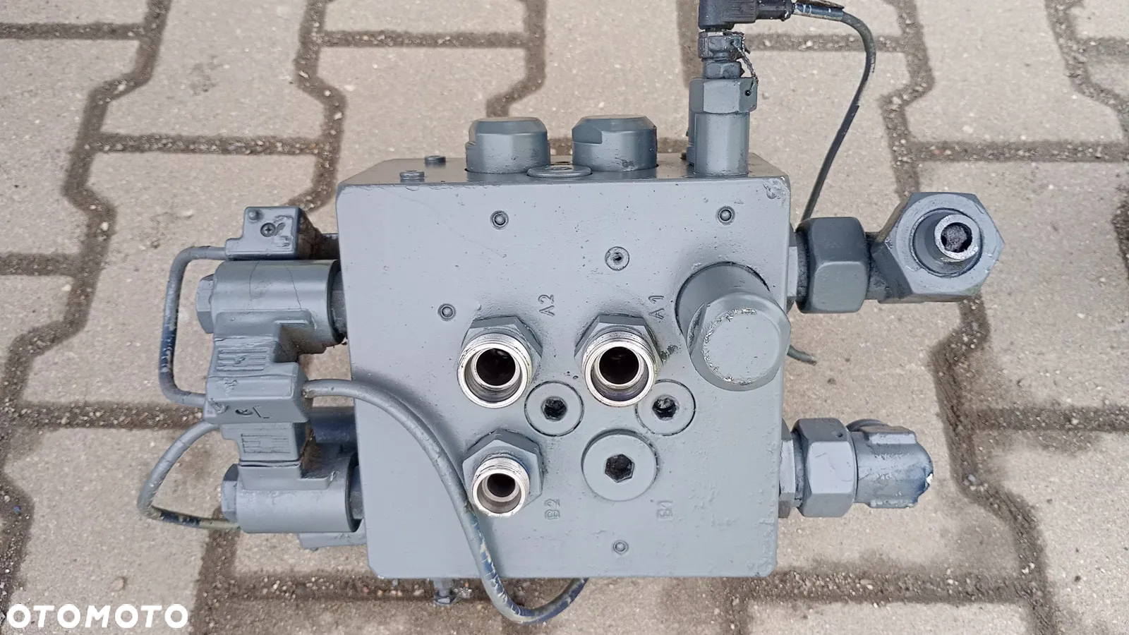 FV.  AV 58860 ROZDZIELACZ HYDRAULICZNY BUCHHOLZ AV58860 0400014620 ZOELLER Medium XL - 3