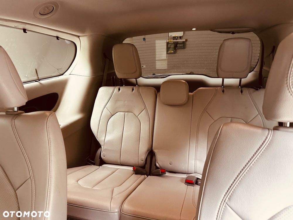 Chrysler Pacifica - 27
