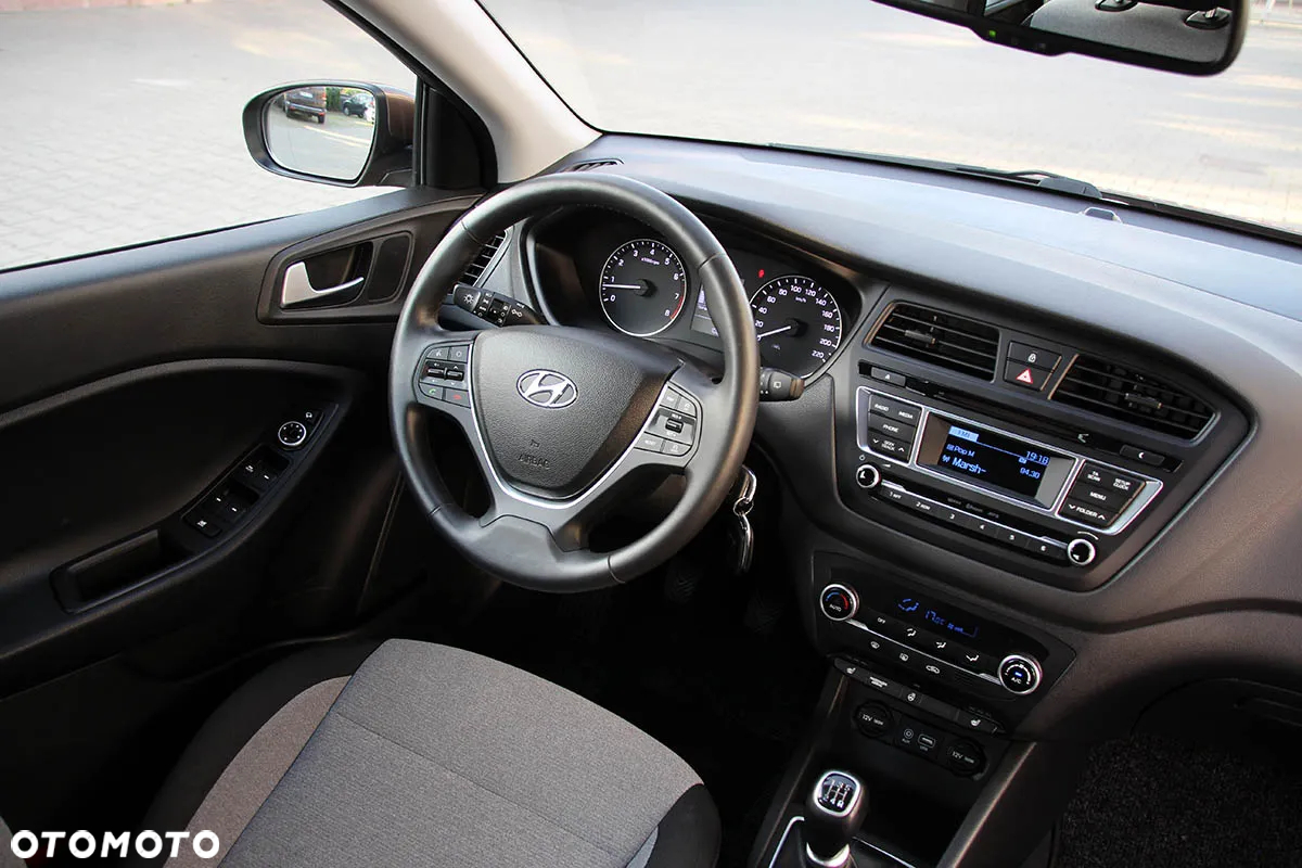 Hyundai i20 1.2 YES Gold - 23