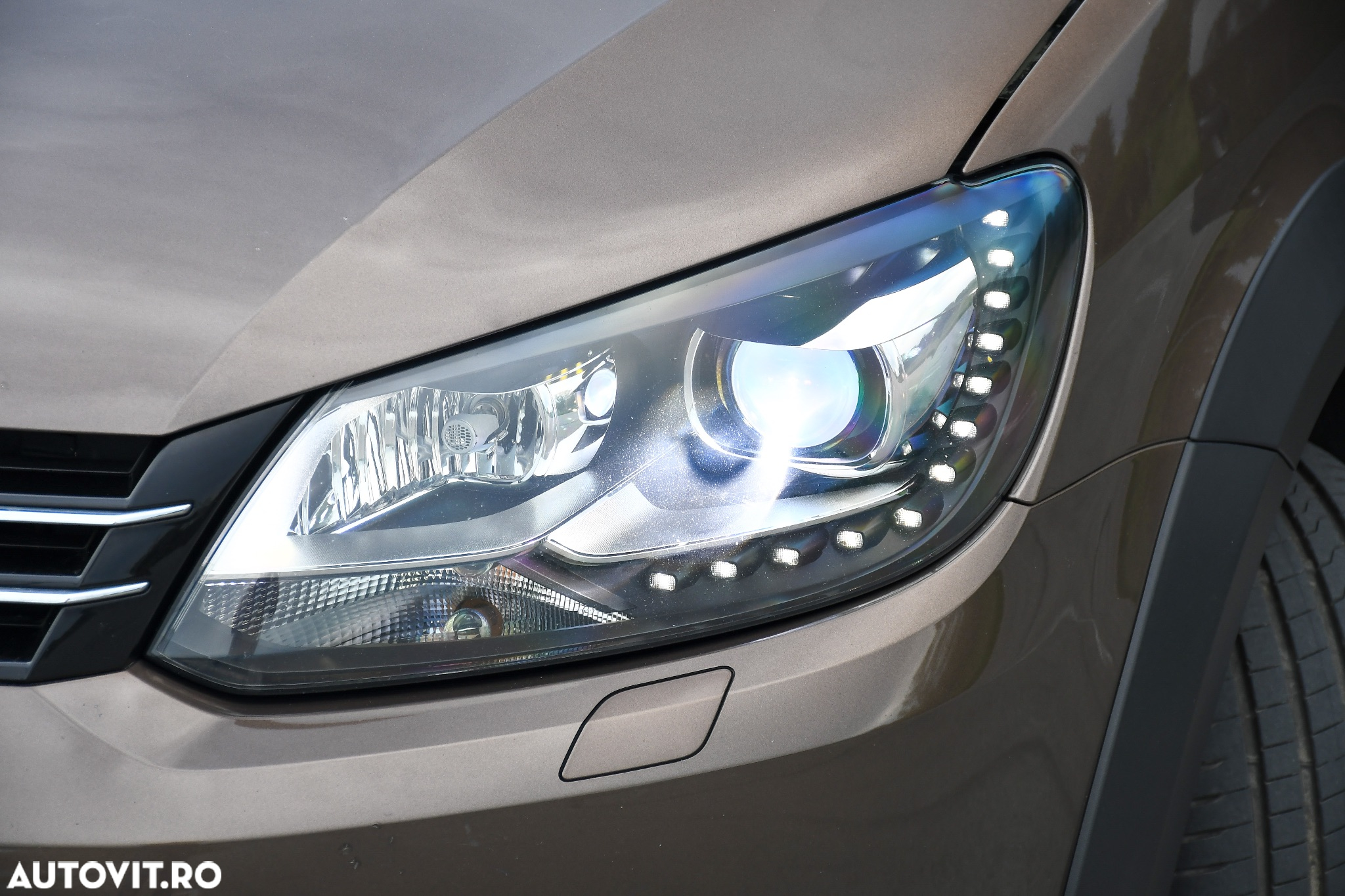 Volkswagen Touran 2.0 TDI DPF DSG Cross - 24