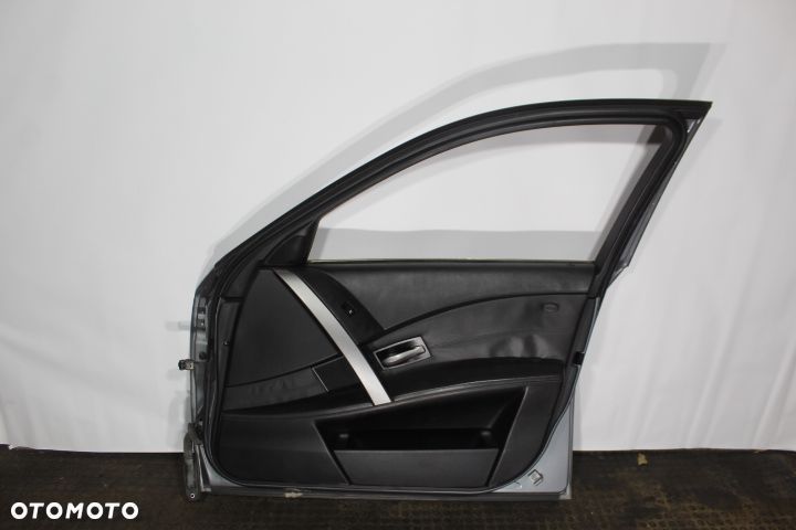 DRZWI PRAWY PRZÓD BMW 5 525D E61 - 2