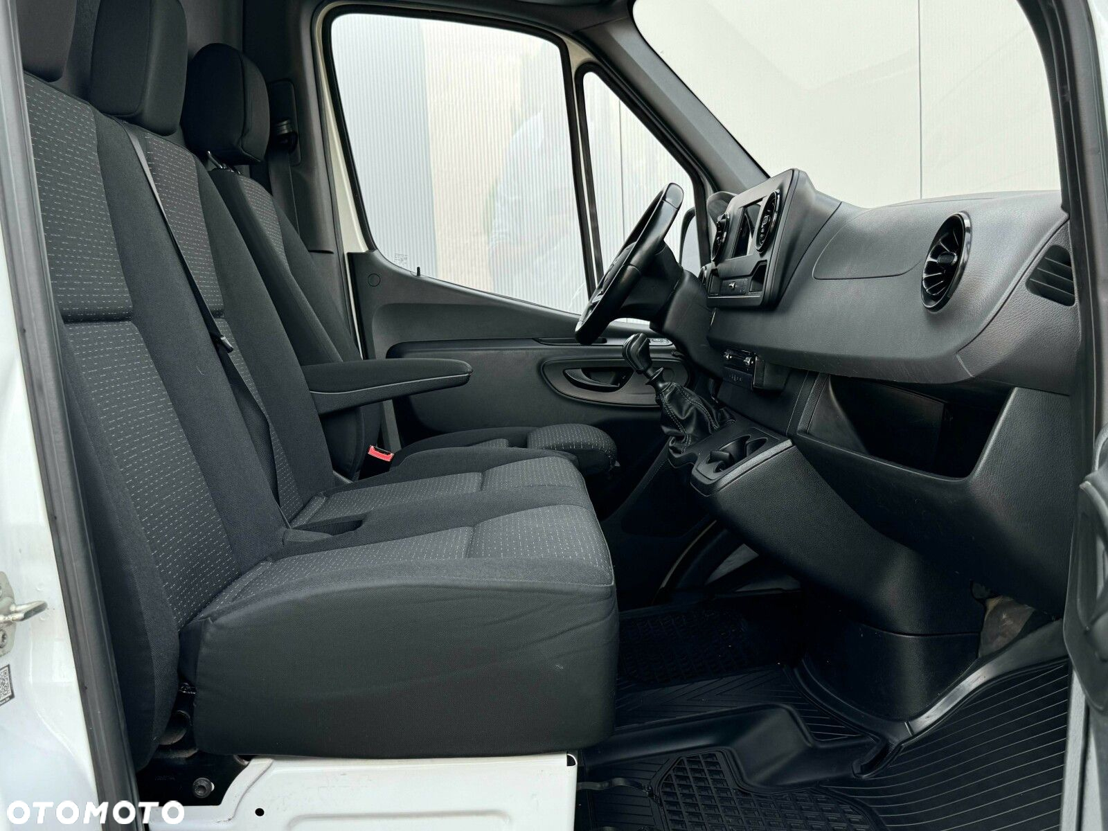 Mercedes-Benz Sprinter - 20