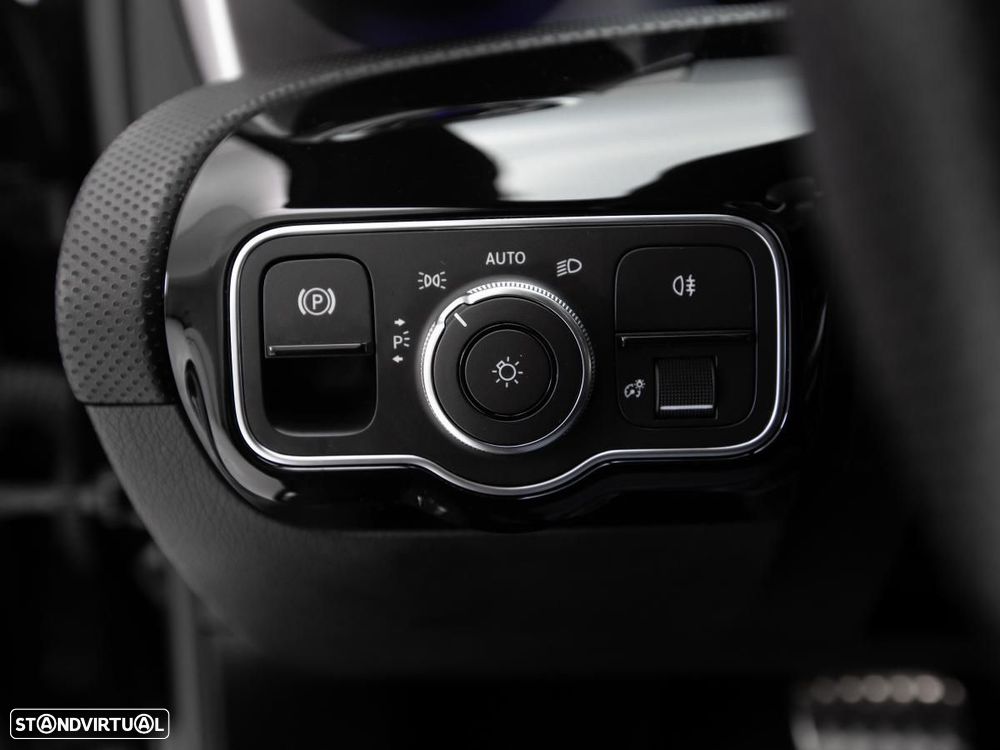 Mercedes-Benz A 250 Limousine e 8G-DCT - 17