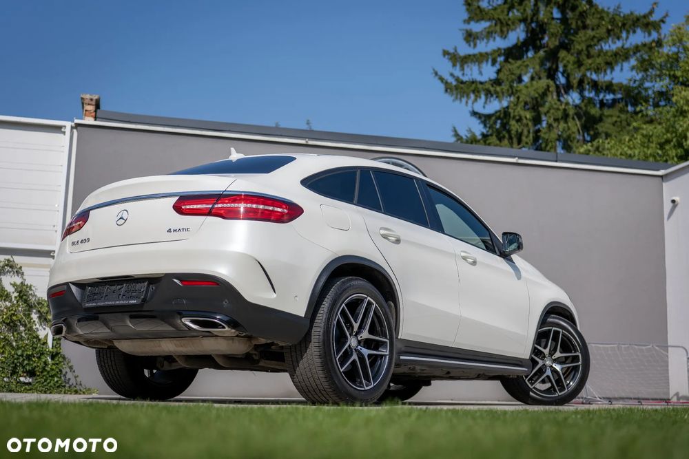 Mercedes-Benz GLE 400 4Matic 9G-TRONIC AMG Line - 9