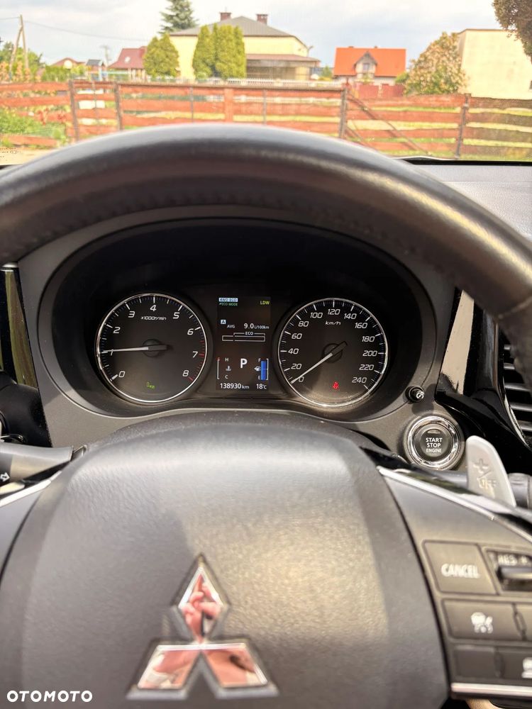 Mitsubishi Outlander 2.0 Instyle Navi 4WD CVT - 11