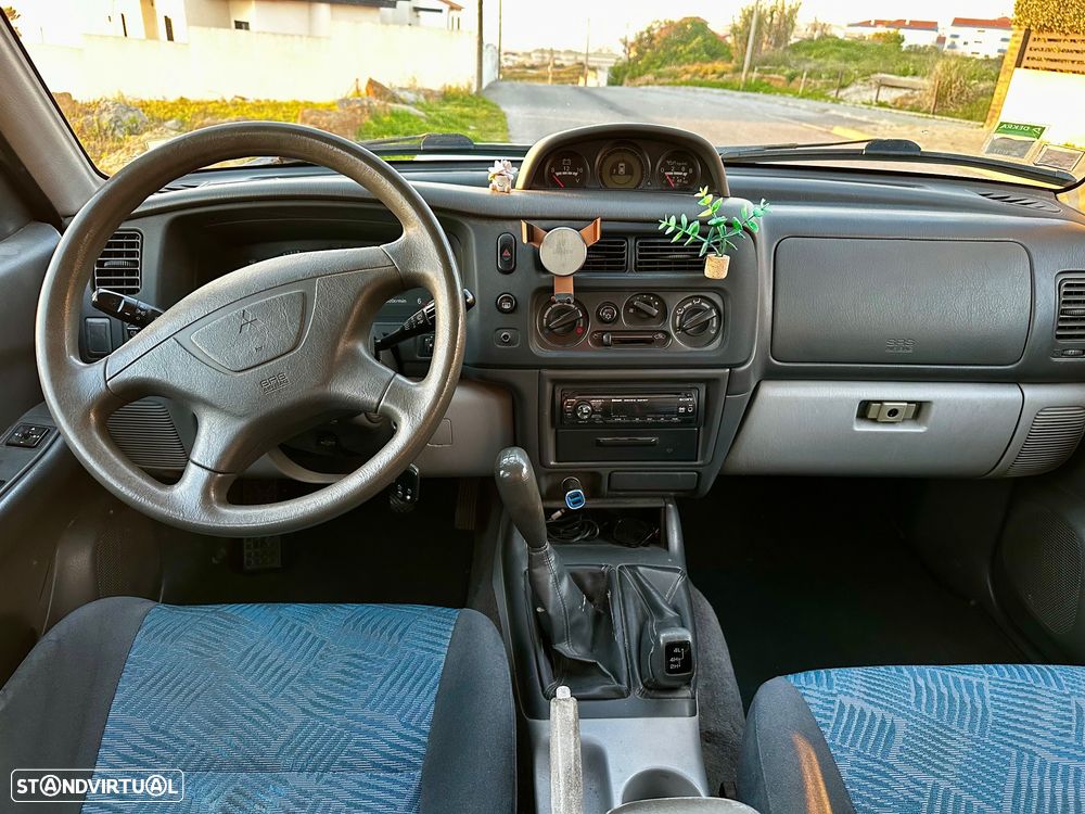 Mitsubishi Pajero Sport 2.5 TD GLS - 19