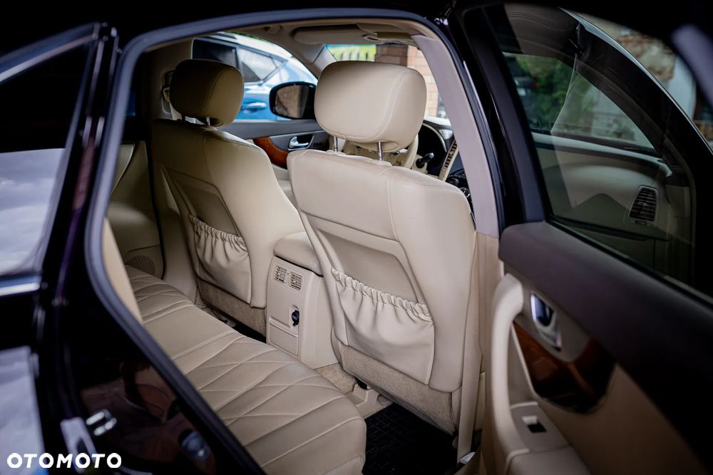 Infiniti QX70 3.0d S - 16
