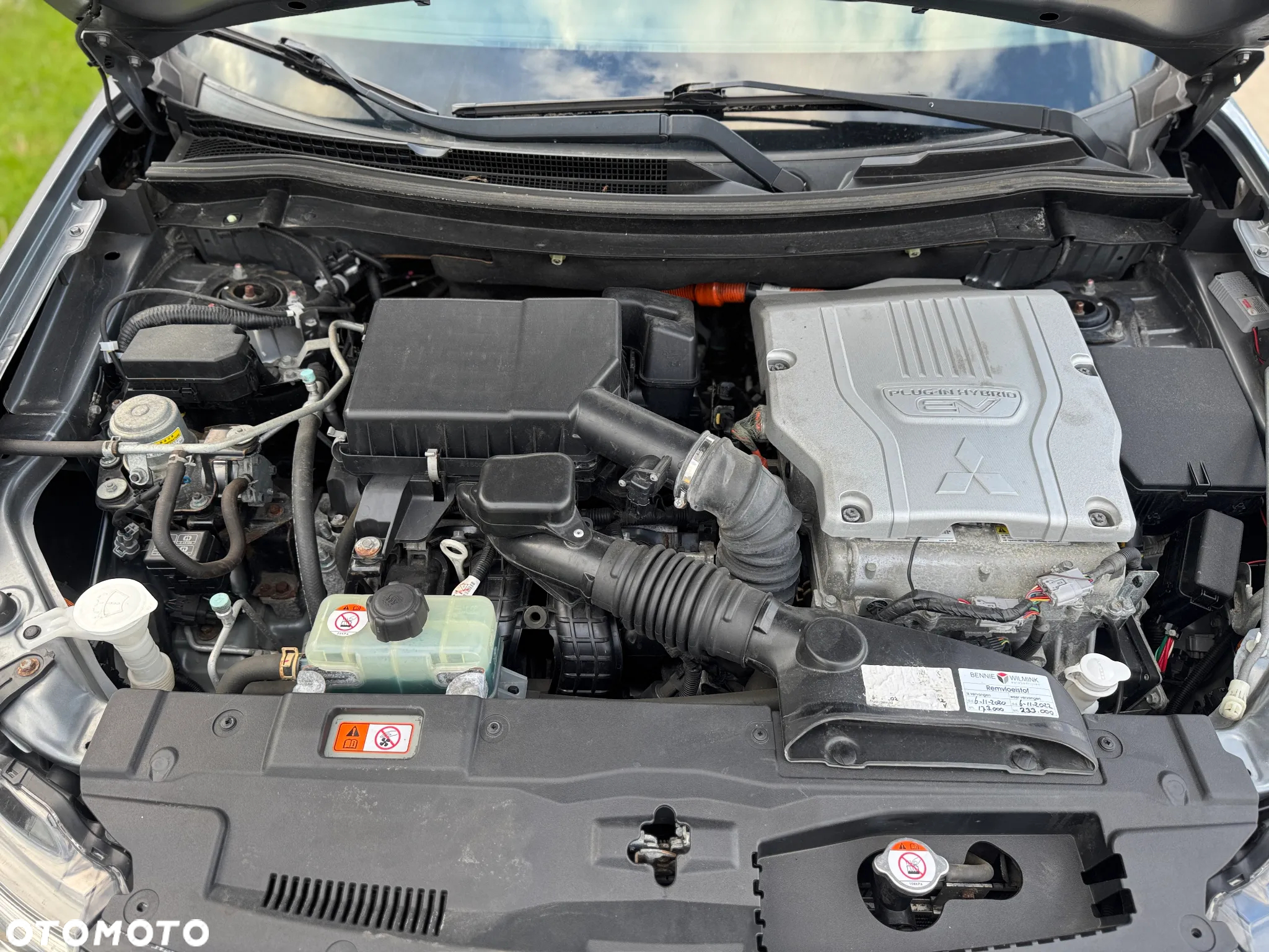 Mitsubishi Outlander PHEV Instyle NAVI + - 18