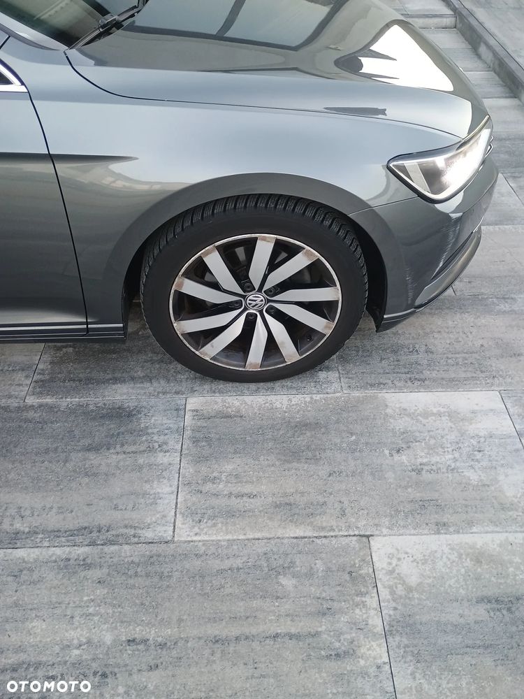 Volkswagen Passat 1.6 TDI SCR DSG Business - 4