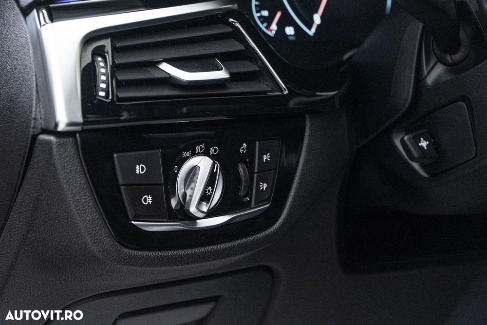 BMW Seria 5 530i Aut. Sport Line - 28