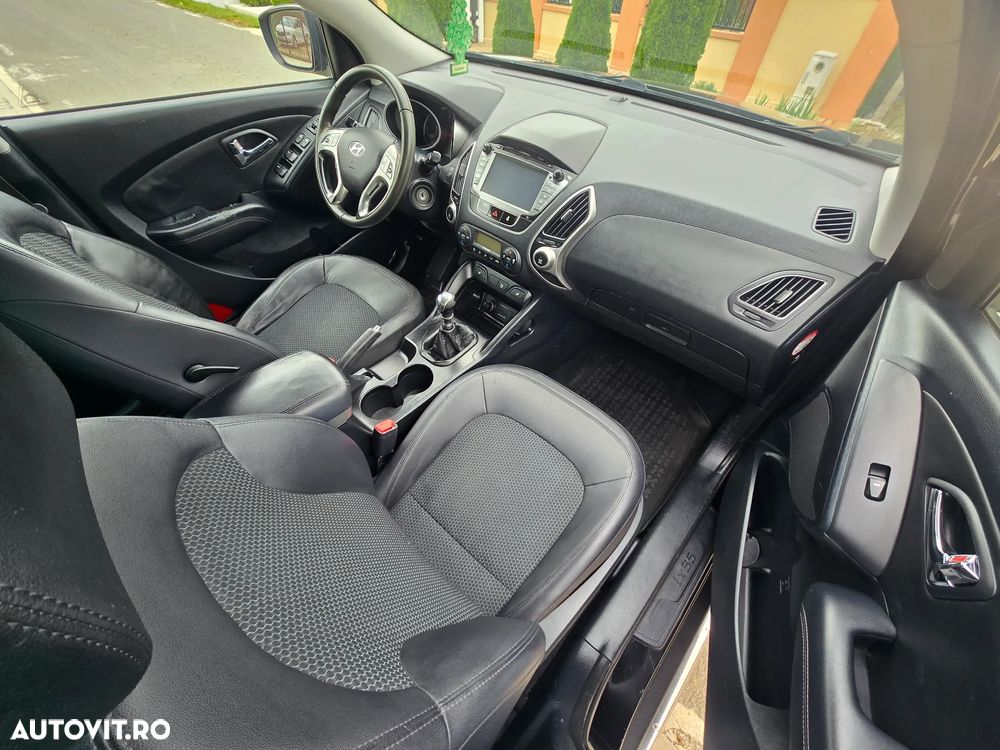 Hyundai ix35 2.0 CRDI 4WD Fifa World Cup Gold Edition - 8