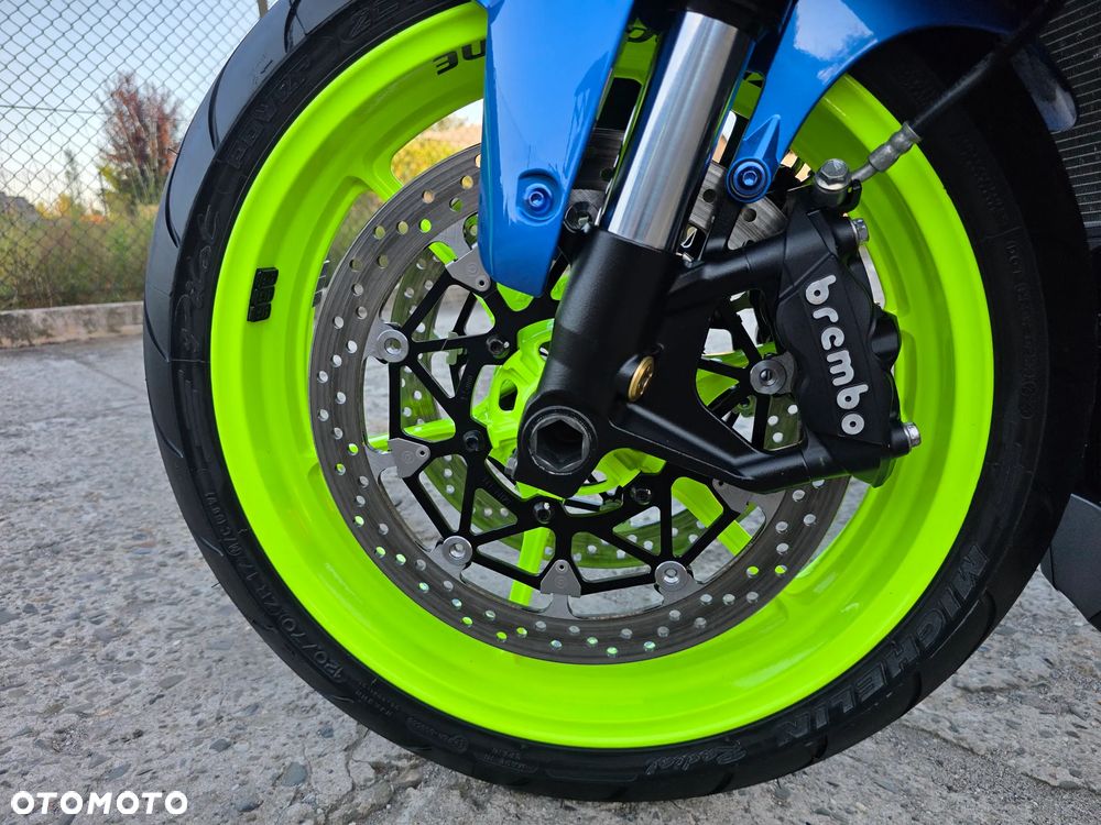 Suzuki GSX-R - 25