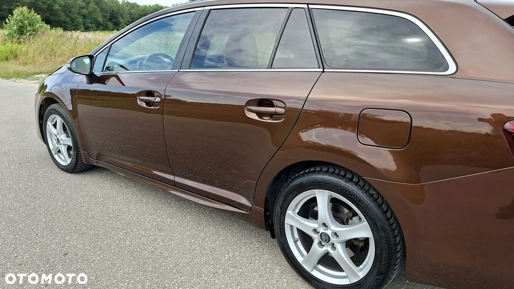 Toyota Avensis 2.0 D-4D Premium - 10