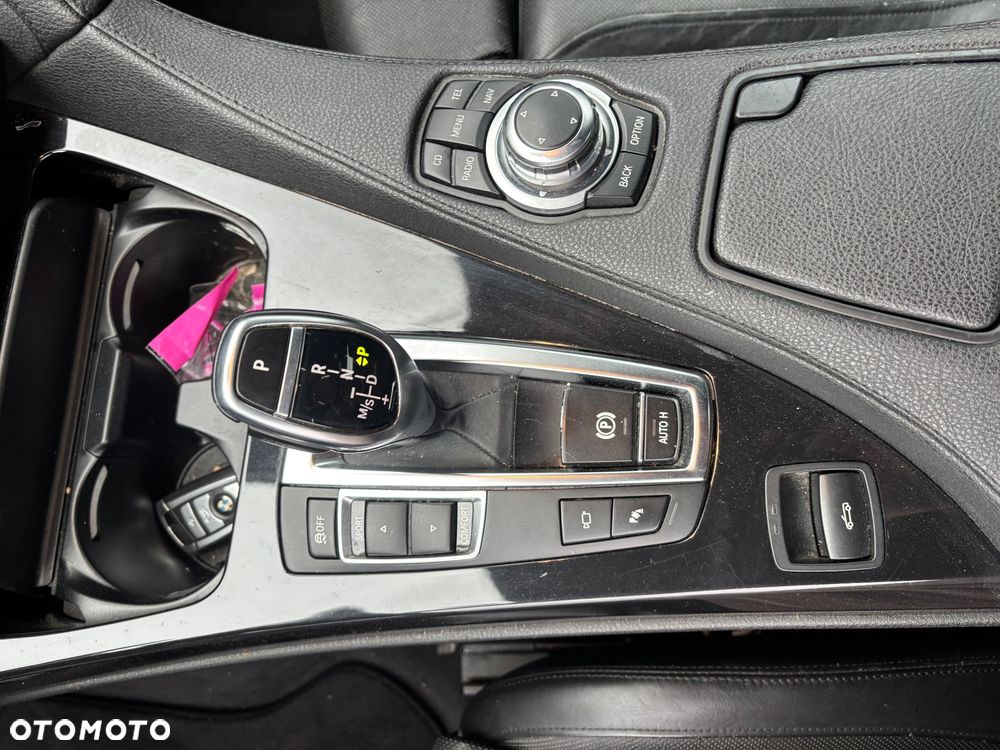 BMW Seria 6 650i - 12