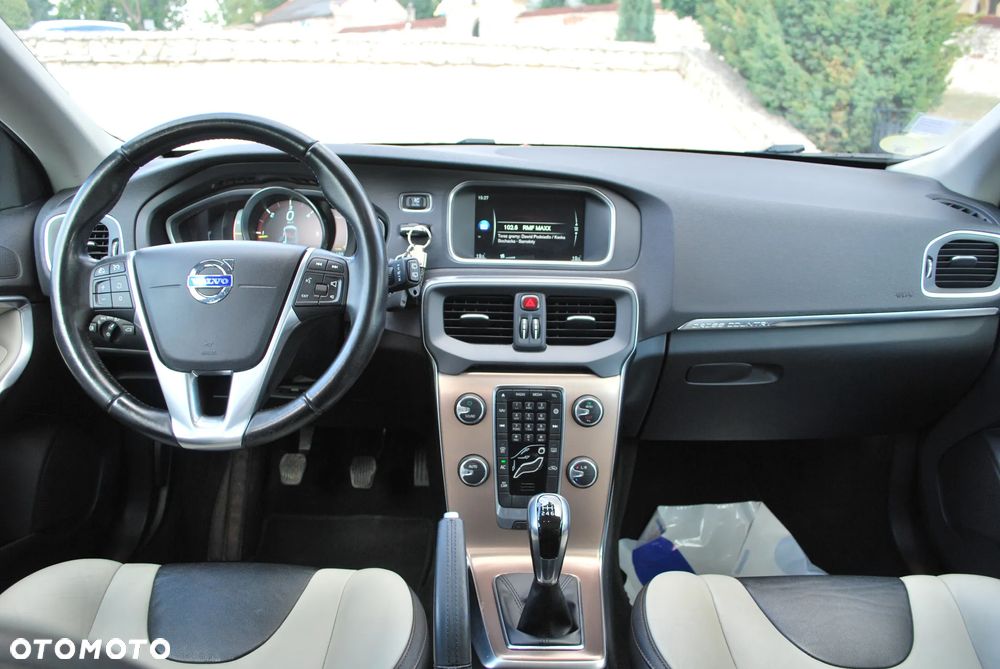 Volvo V40 Cross Country D4 Summum - 14