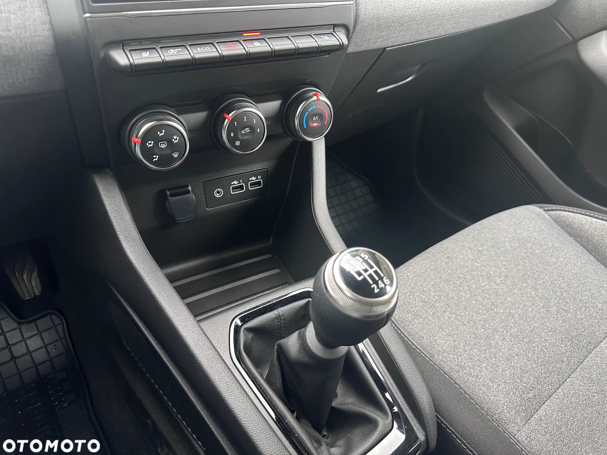 Renault Clio 1.0 TCe Evolution - 17