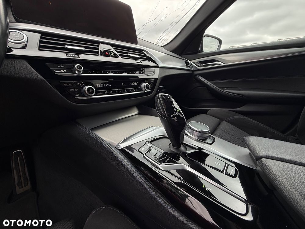 BMW Seria 5 520d xDrive M Sport sport - 25