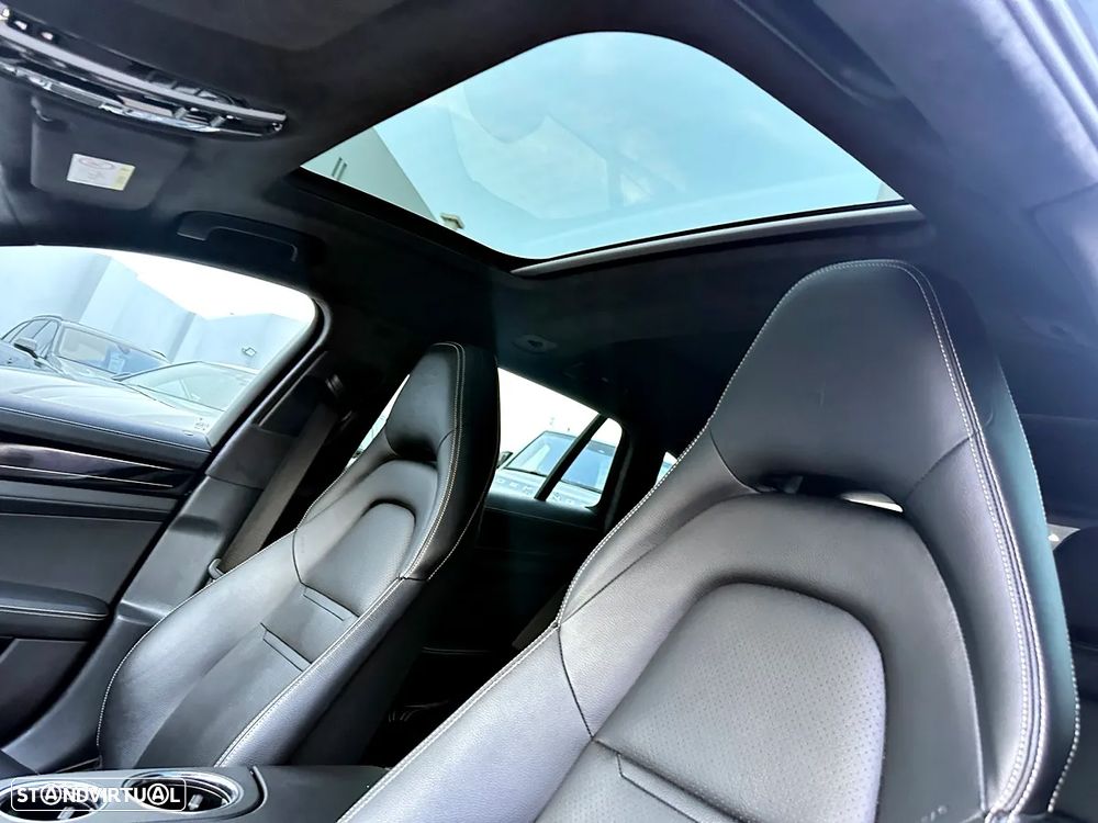 Porsche Panamera Sport Turismo 4 E-Hybrid 10 Years Edition - 26