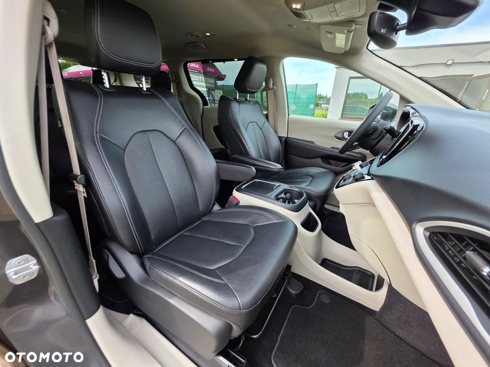 Chrysler Pacifica - 14