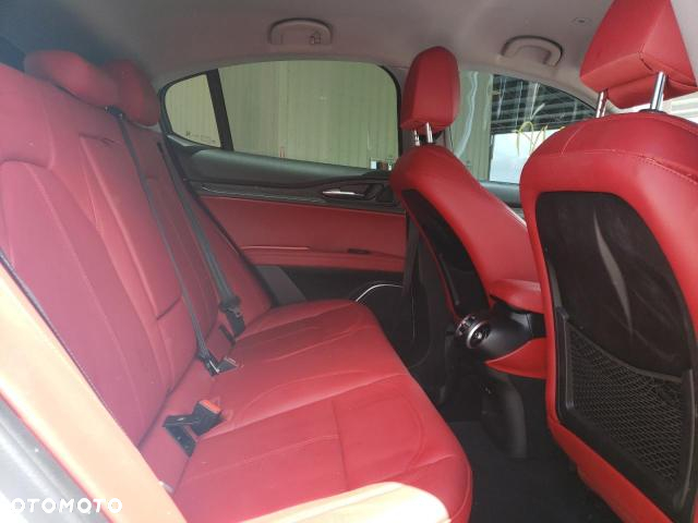 Alfa Romeo Stelvio - 7