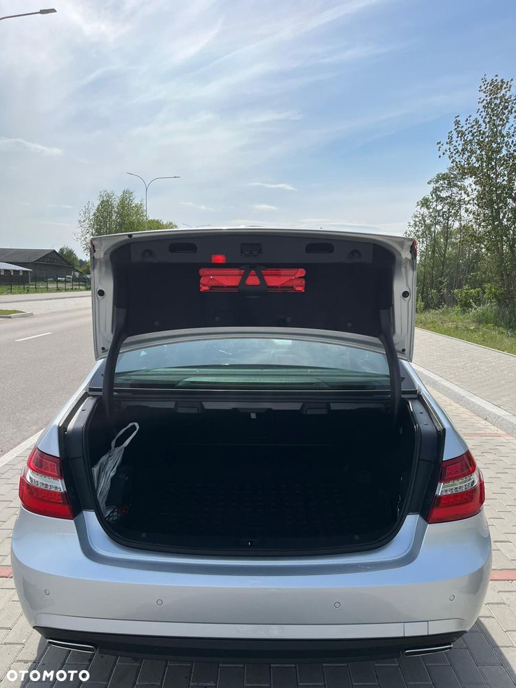 Mercedes-Benz Klasa E 300 CDI DPF BlueEFFICIENCY 7G-TRONIC Avantgarde - 14