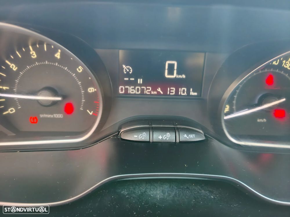 Peugeot 208 1.2 PureTech Signature - 7