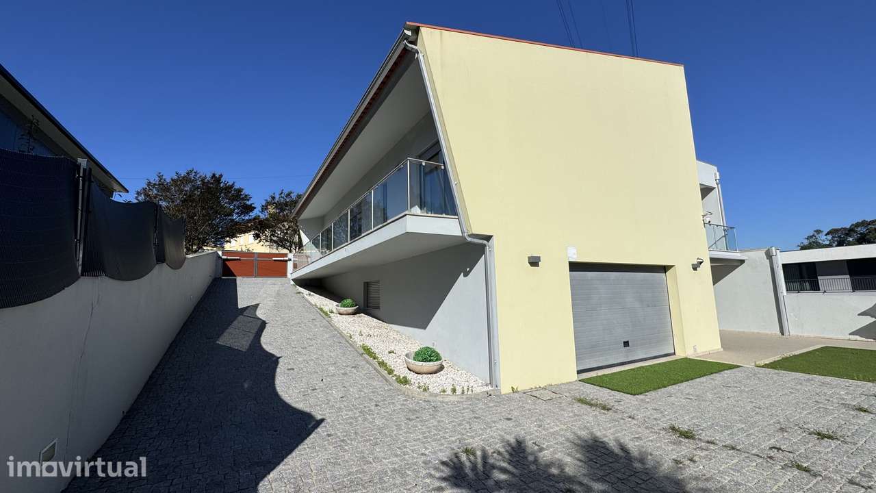 Moradia T3 com Piscina Privada em Mazarefes Viana do Castelo - Grande imagem: 3/32