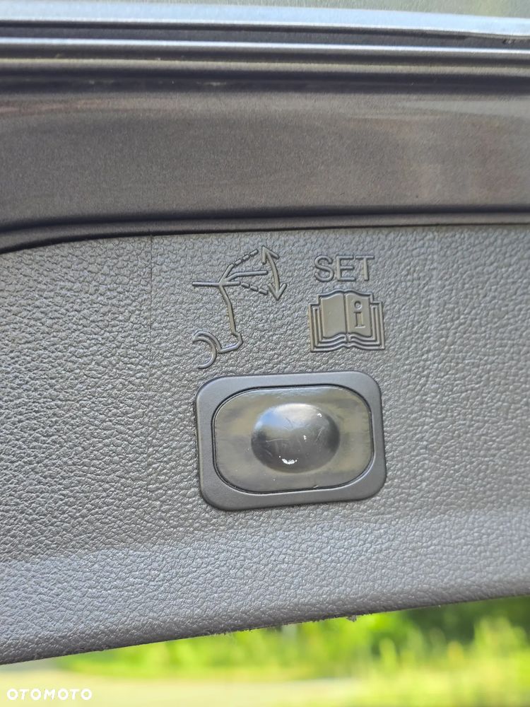 Ford Kuga 2.0 TDCi 2x4 Titanium - 35
