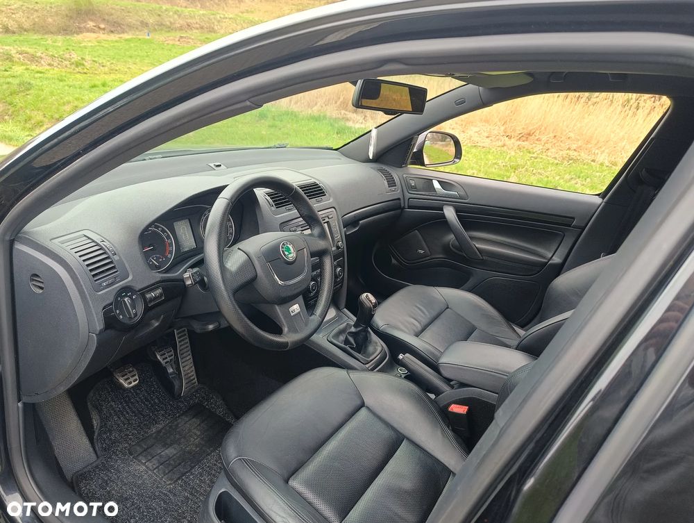Skoda Octavia 2.0 TDI RS - 25