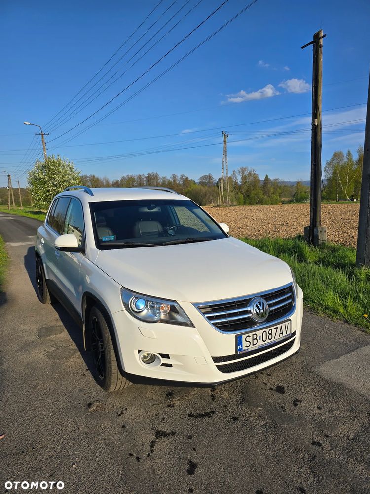 Volkswagen Tiguan - 1