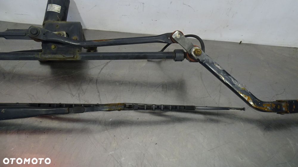 MECHANIZM WYCIERACZEK PRZÓD RAMIĘ MAN TGL 12.210 - 3