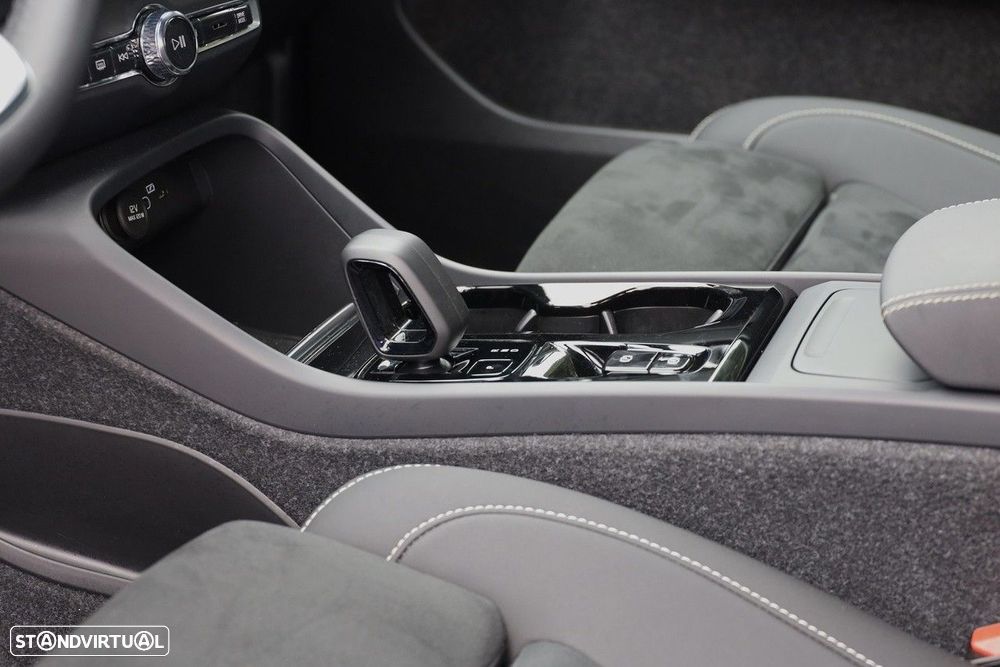 Volvo XC 40 1.5 T2 Plus Dark Auto - 16