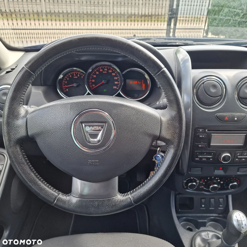 Dacia Duster 1.6 SCe Laureate S&S - 10