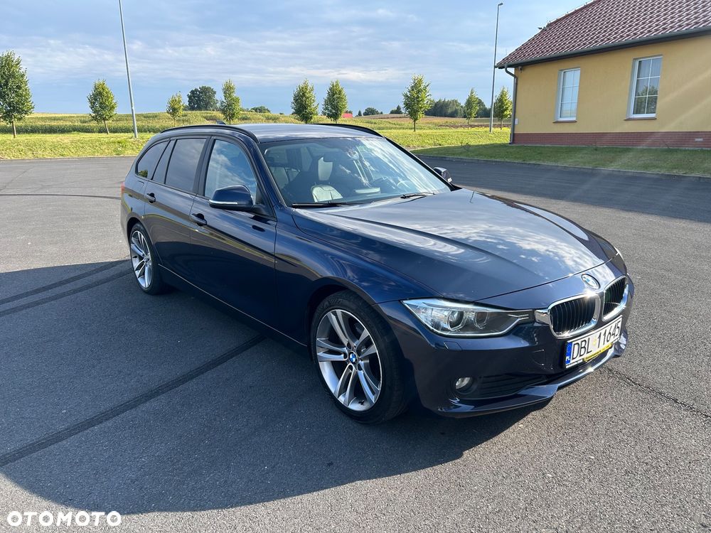 BMW 3 Series 2012 photo 2