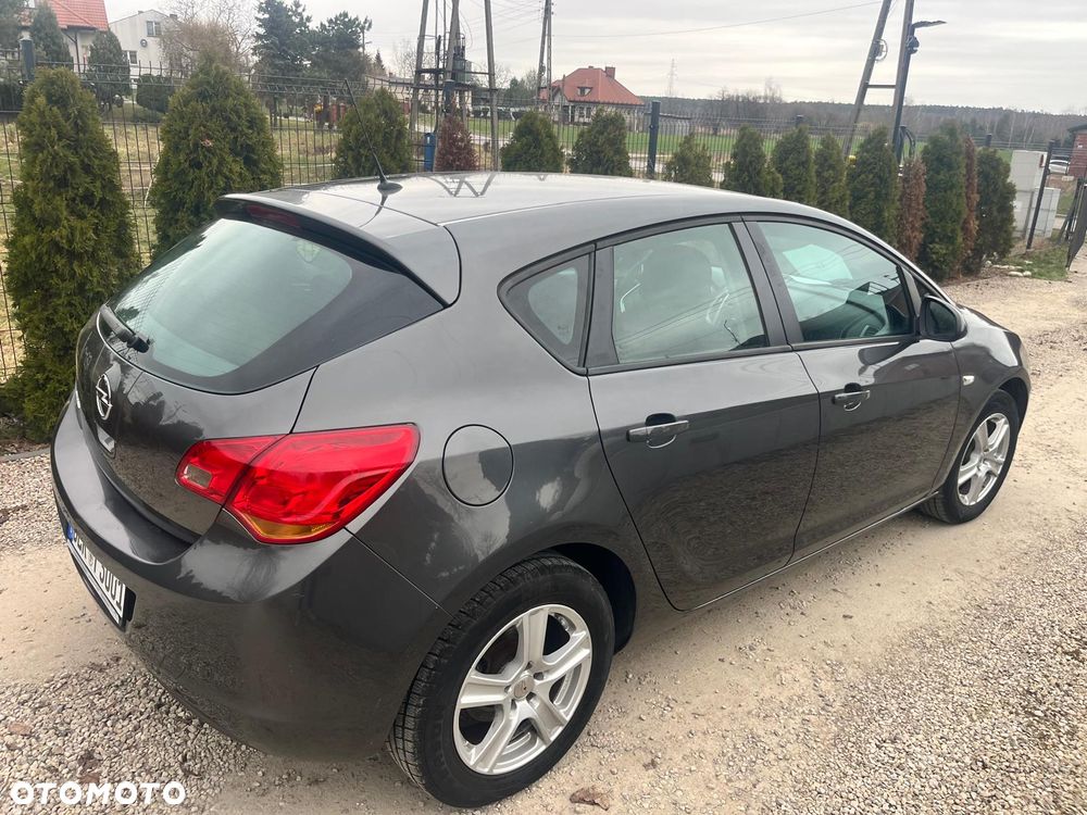 Opel Astra 1.6 150 Jahre - 24