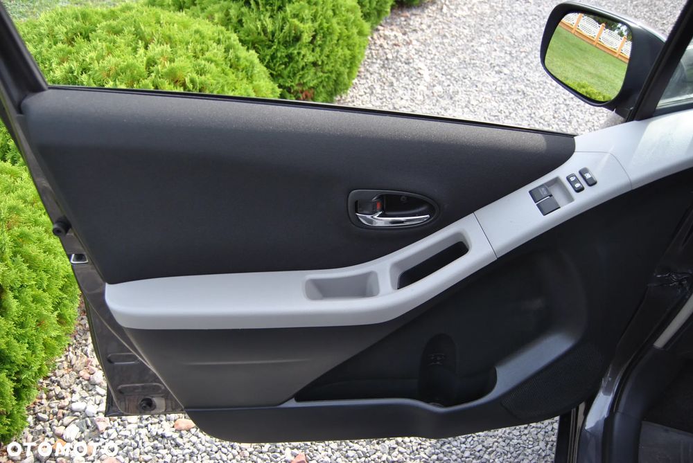 Toyota Yaris 1.33 VVT-i Executive - 31