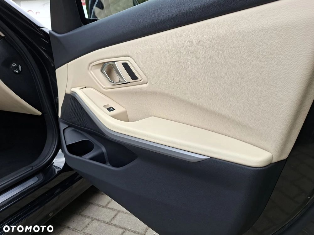 BMW Seria 3 320e PHEV xDrive - 15