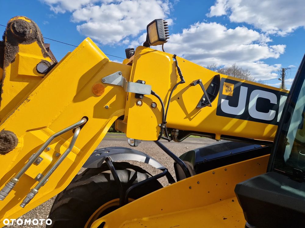 JCB 531-70 AGRI SUPER - 32