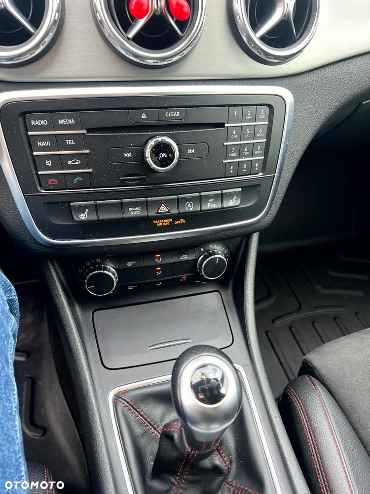 Mercedes-Benz GLA 200 AMG Line - 15