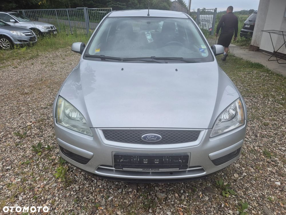 Ford Focus 1.6 16V Ambiente - 2