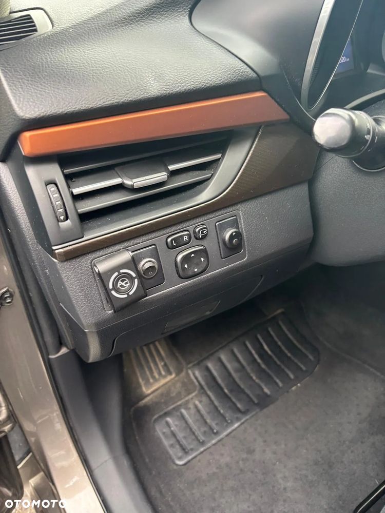 Toyota Avensis 1.8 Premium MS - 6