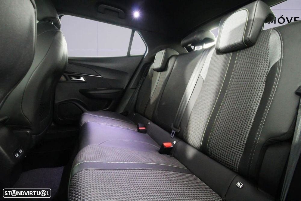 Peugeot e-2008 50 kWh GT - 11