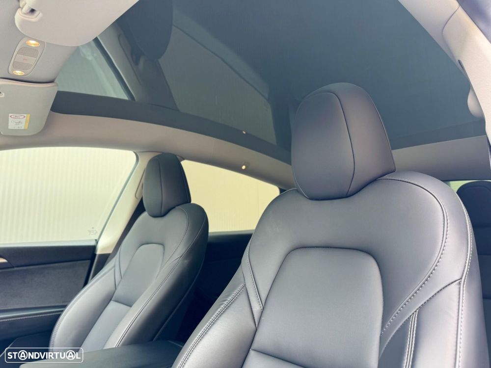 Tesla Model Y Standard Long Range RWD - 16