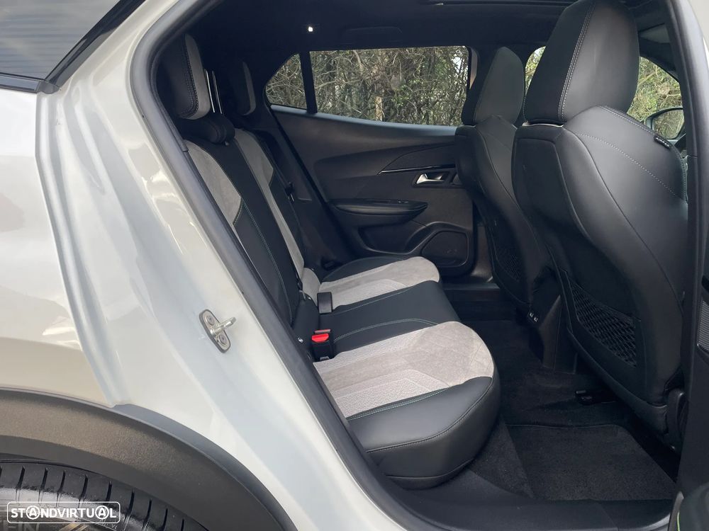 Peugeot e-2008 GT Pack - 31