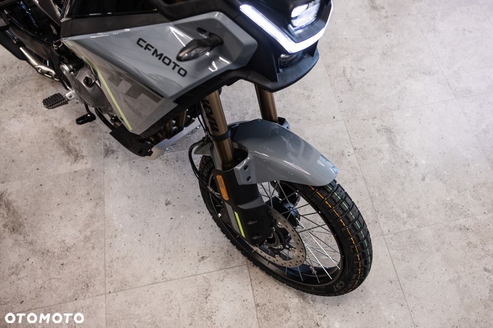 CFMoto MT - 3