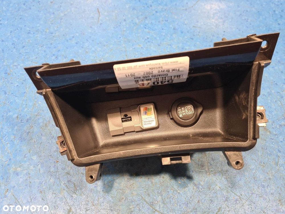 FIAT BRAVO II SCHOWEK GNIAZDO USB AUX 735431190 - 2