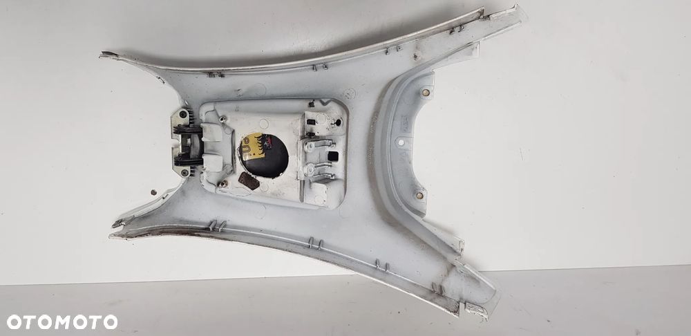 Piaggio X8 X-EVO 125 Tunel Środkowy - 3