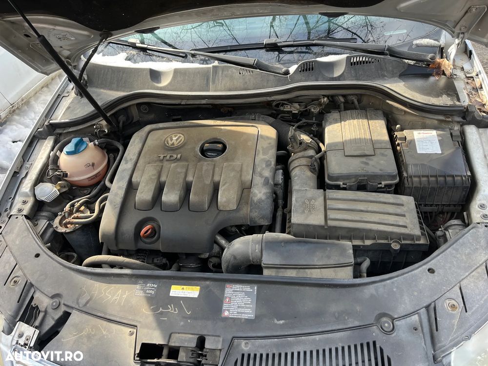 Dezmembrez VW Volkswagen Passat B6 4 motion berlina 2.0 BKP 140CP gri argintiu LA7W xenon - 5